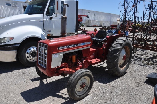 IH 464 2wd utility tractor