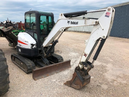 '11 Bobcat E35 mini-excavator