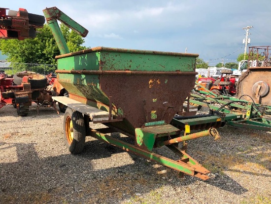 JD 68 auger feed wagon
