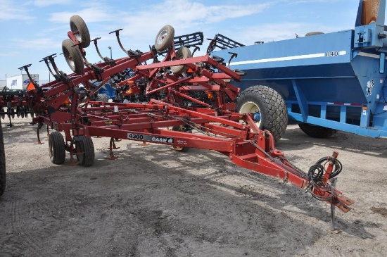 Case-IH 4300 25' field cultivator