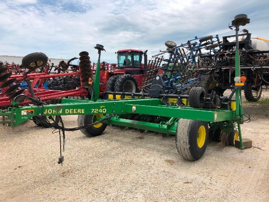 JD 7240 6/11 planter