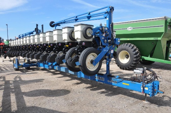 '03 Kinze 3600 16/31 planter