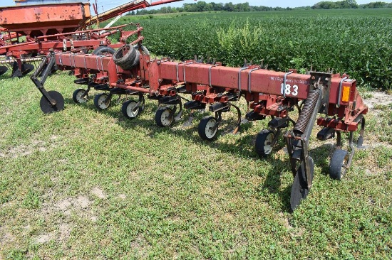 IH 183 6 row 30" cultivator