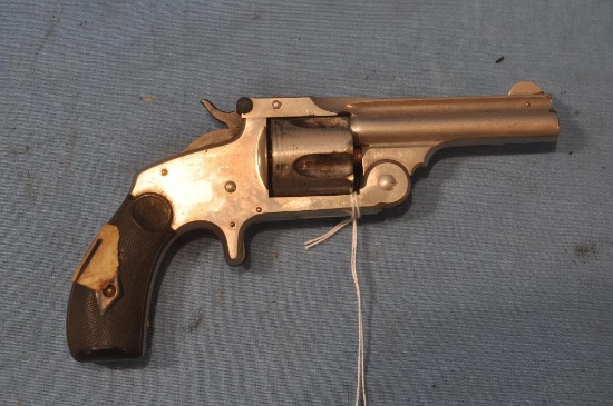 SMITH AND WESSON REVOLVER