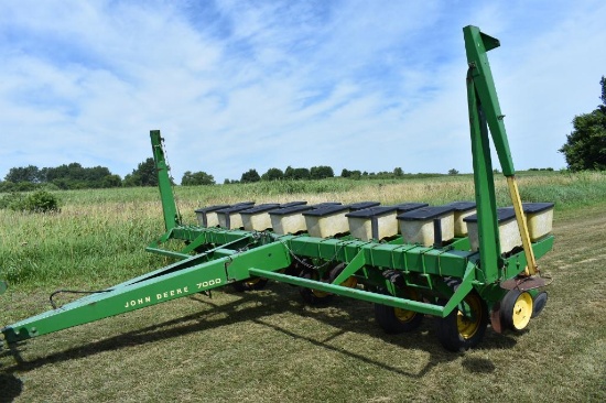 JD 7000 8 row 30" planter