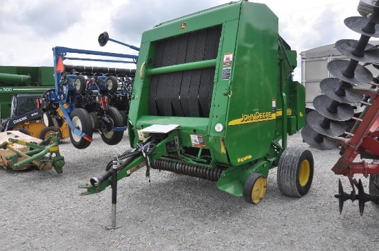 JD 567 baler