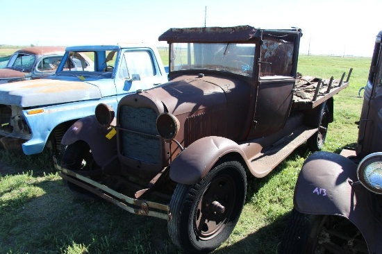ANTIQUE FORD TRUCK
