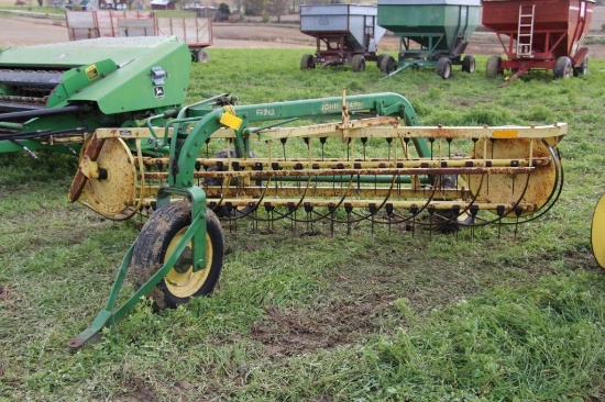 John Deere 670 Hay Rake