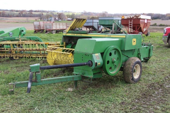 John Deere 336 Square baler