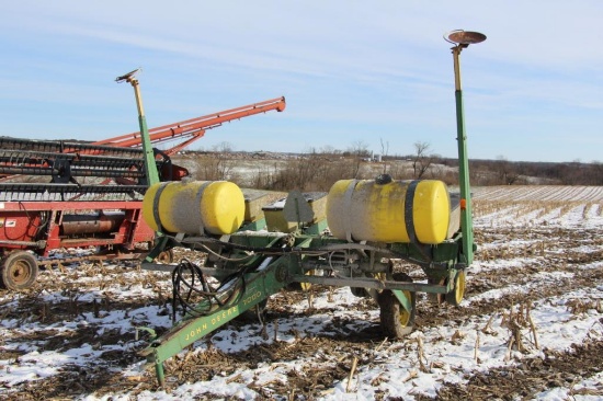 John Deere 7000 4R36 planter