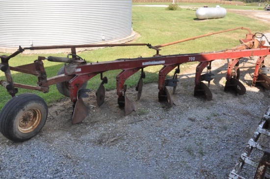 International Harvester 700 7-bottom plow