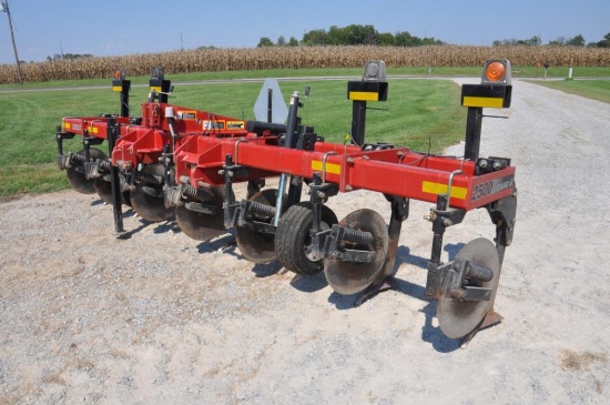 2006 Case IH 2500 7-shank 3-pt. inline ripper