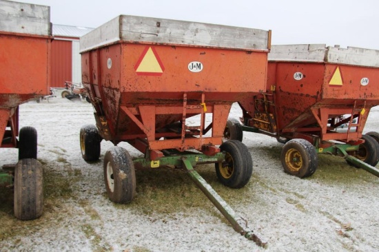 J&M 225 gravity wagon on JD 1065 running gear