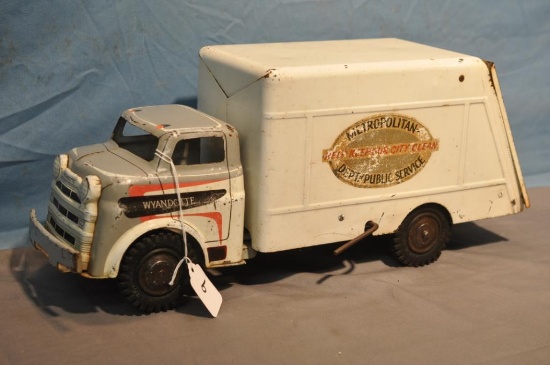 17" LONG WYANDOTTE TRASH TRUCK