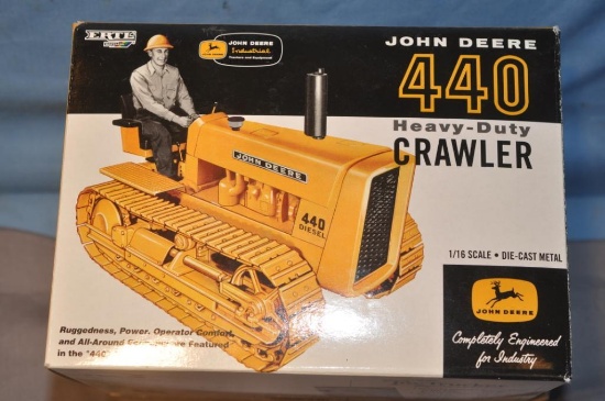 ERTL 1/16TH SCALE JD 440 CRAWLER, 2005 CONSTRUCTION SHOW