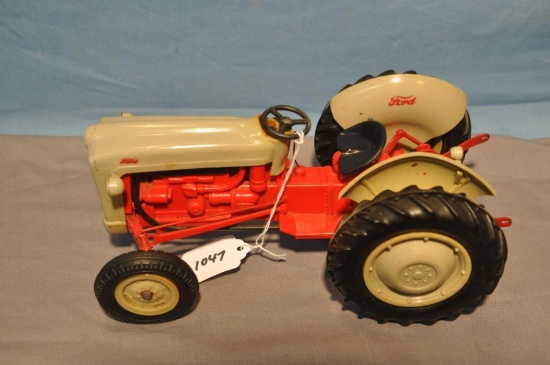 PRODUCT MINIATURE FORD TRACTOR, PLAYED WITH CONDITION