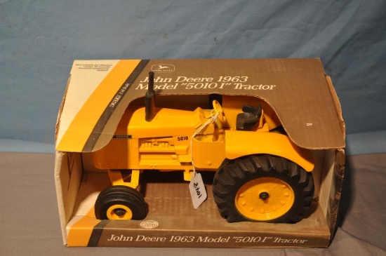 ERTL 1/16TH SCALE JD 5010I TRACTOR