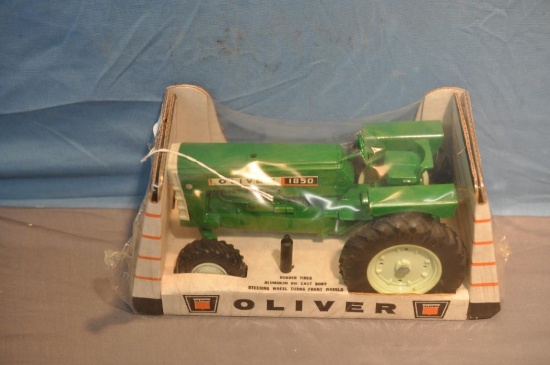 ERTL 1/16TH SCALE OLIVER 1850 TRACTOR