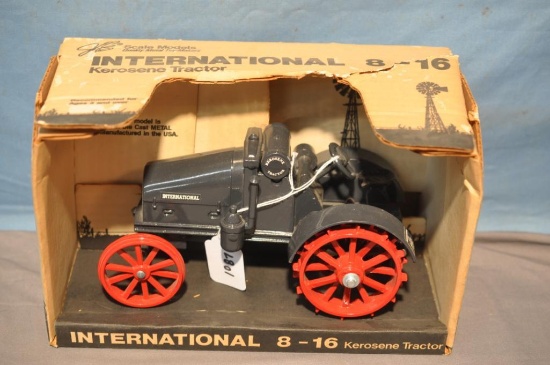 SPEC CAST 1/16TH SCALE IH 8-16 KEROSENE TRACTOR