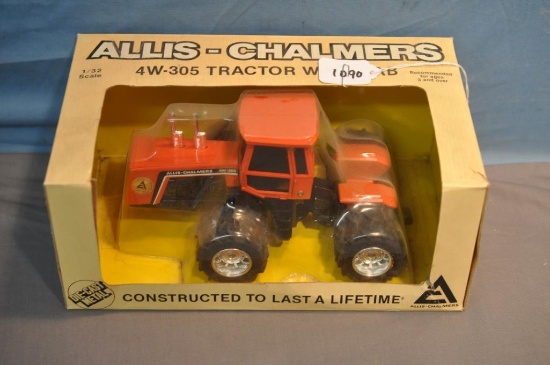 ERTL 1/32ND SCALE AC 4W-305 TRACTOR