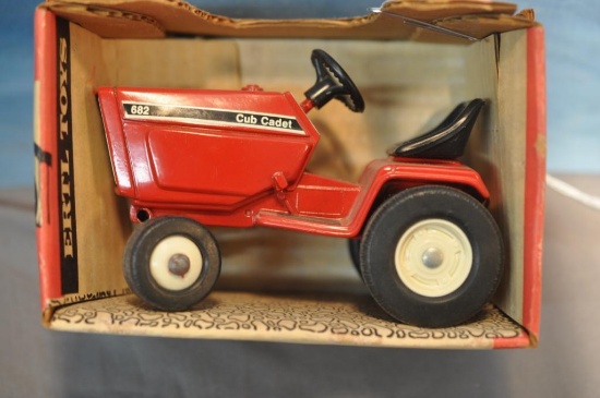 ERTL CUB CADET 682 GARDEN TRACTOR