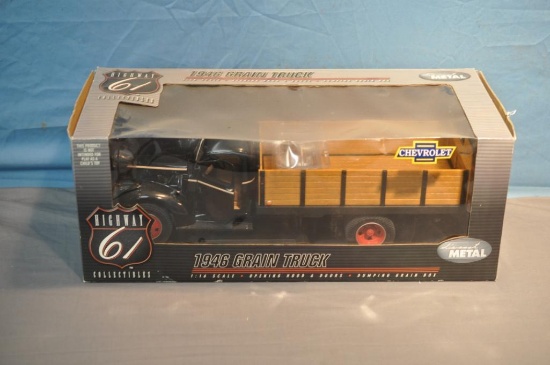 HIGHWAY 61 1/16TH SCALE 1946 CHEVROLET GRAIN TRUCK