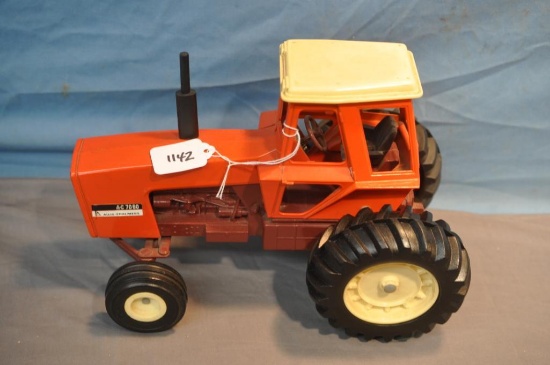 ERTL 1/16TH SCALE AC 7060 TRACTOR