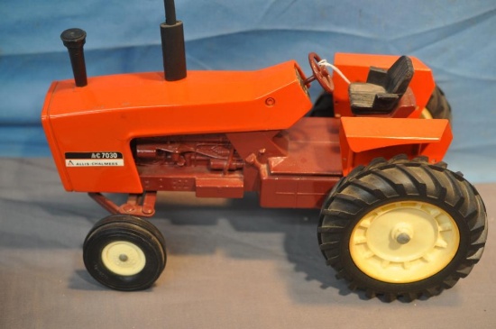 ERTL 1/16TH SCALE AC 7030 TRACTOR