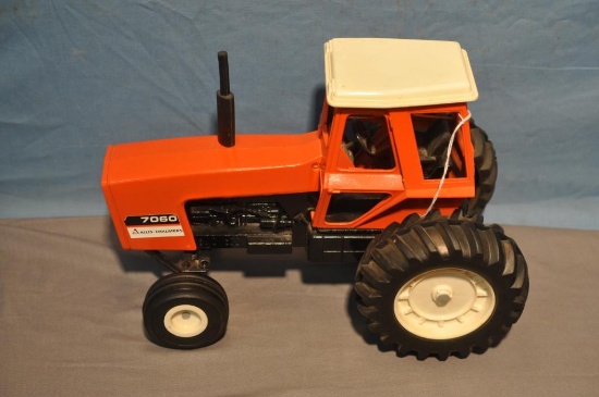 1/16TH SCALE AC 7060 TRACTOR