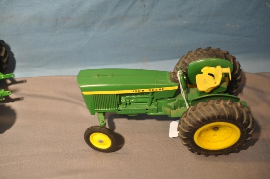 ERTL 1/16TH SCALE JD TRACTOR