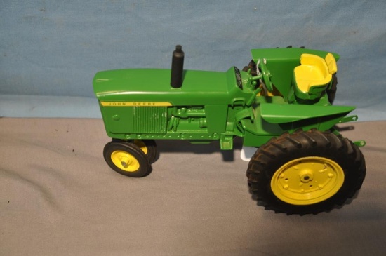 ERTL 1/16TH SCALE JD TRACTOR