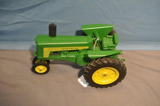 ERTL 1/16TH SCALE JD TRACTOR