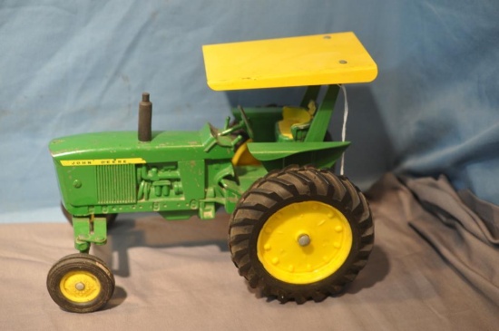 ERTL 1/16TH SCALE JD TRACTOR