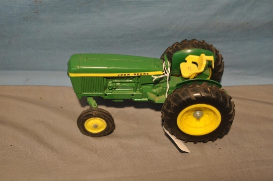 ERTL 1/16TH SCALE JD TRACTOR