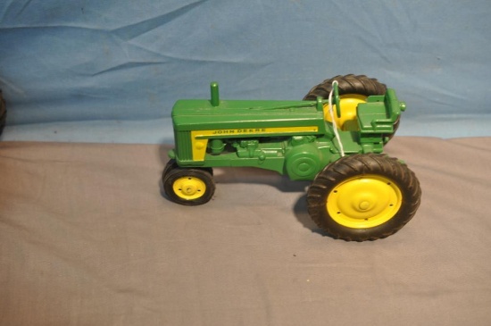 ERTL 1/16TH SCALE JD TRACTOR