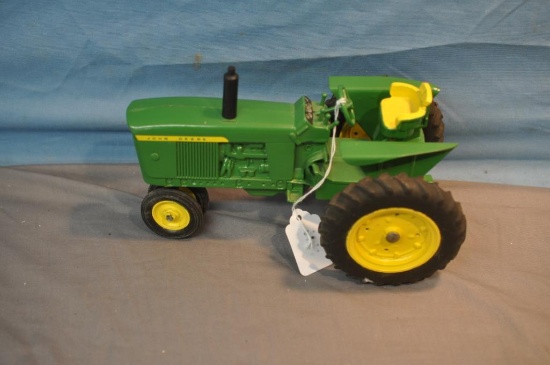 ERTL 1/16TH SCALE JD TRACTOR