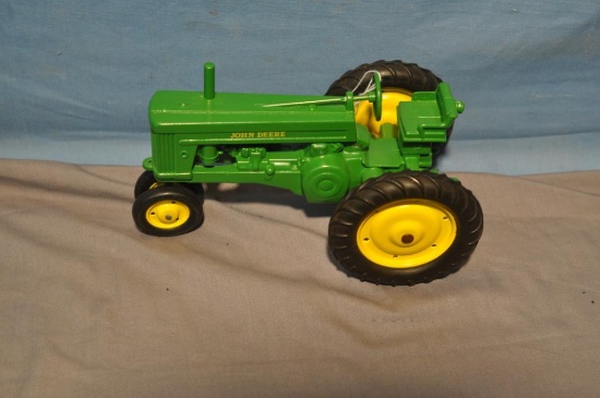 1/16TH SCALE JD TRACTOR