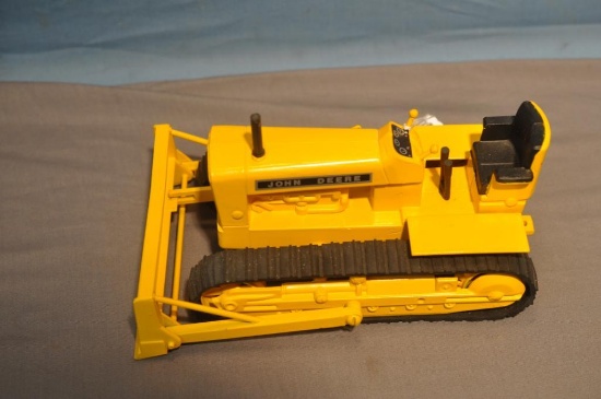 1/16TH SCALE JD CRAWLER