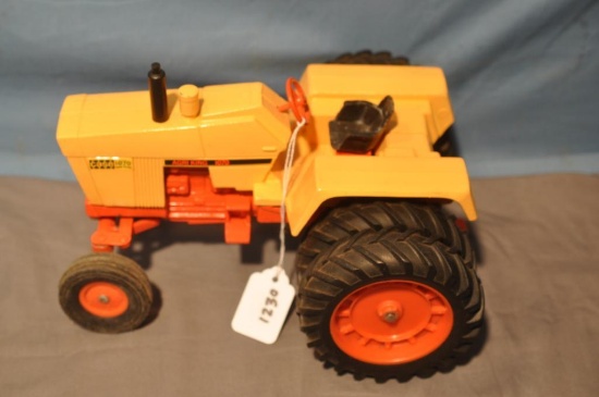 ERTL 1/16TH CASE 1070 AGRI-KING TRACTOR