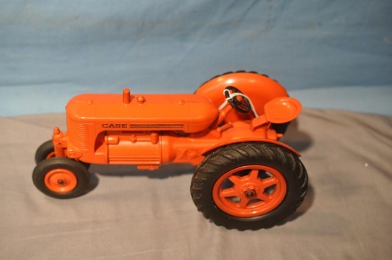 1/16TH SCALE CASE PLASTIC TRACTOR