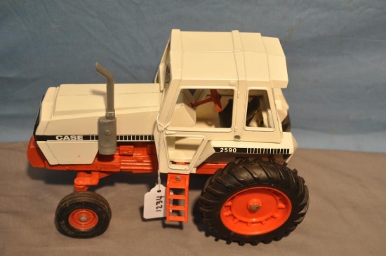 ERTL 1/16TH SCALE CASE 2590 TRACTOR