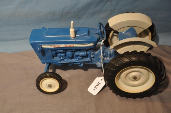 ERTL 1/16TH SCALE FORD 4000 TRACTOR