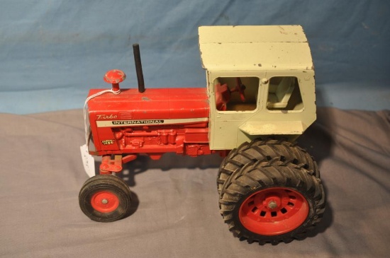 ERTL 1/16TH IH 1456 TURBO TRACTOR
