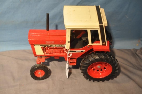 ERTL 1/16TH IH 1086 TRACTOR
