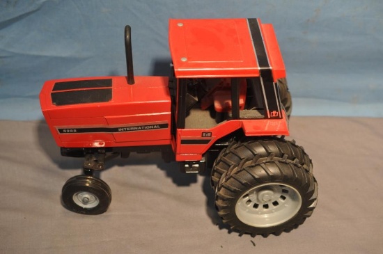 ERTL 1/16TH SCALE IH 5288 TRACTOR