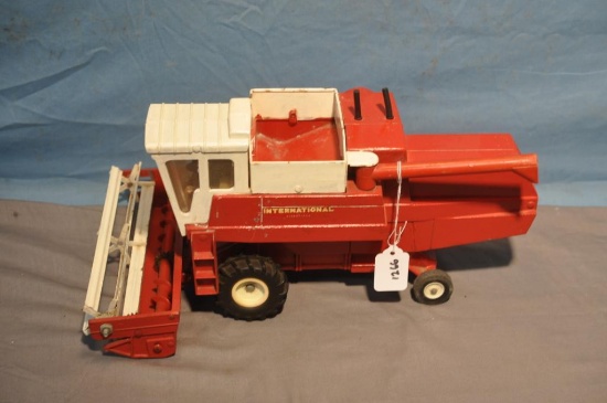 ERTL IH HYDRO COMBINE