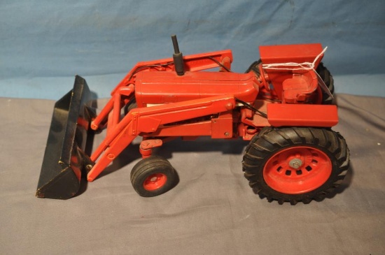 ERTL 1/16TH SCALE IH TRACTOR & LOADER