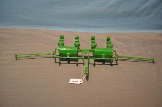 ERTL 1/16TH SCALE JD 4-ROW PLANTER