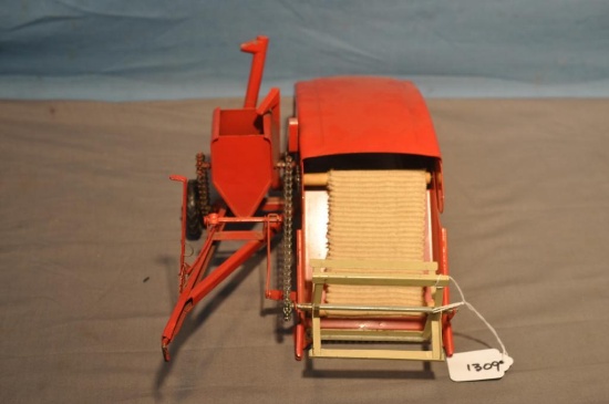 TRU-SCALE 1/16TH SCALE PULL-TYPE COMBINE