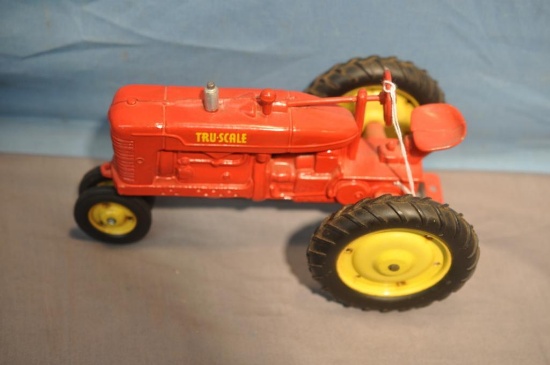 TRU-SCALE 1/16TH SCALE TRACTOR